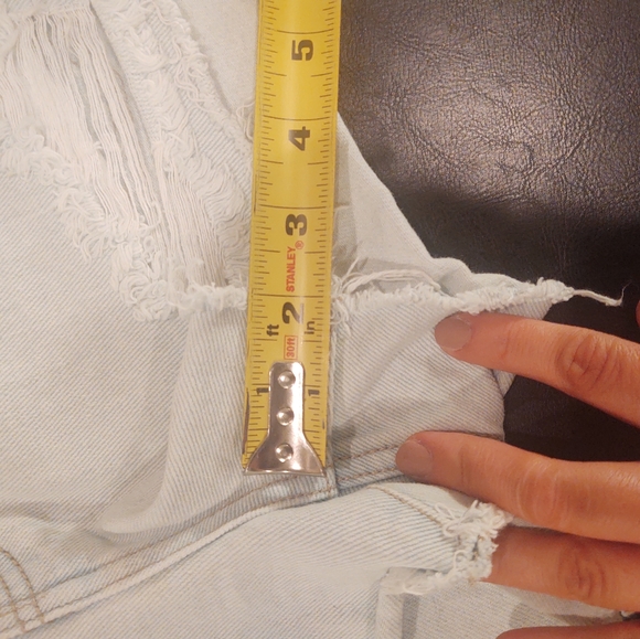 Pacsun Mid-Rise Distressed Denim Shorts - Picture 4 of 9